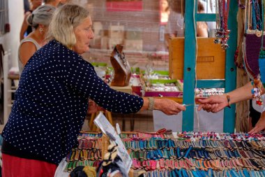Mercadillo Hippie, Feria Artesal de La Mola, el Pilar de la Mola, Formentera, Balear Adaları, İspanya
