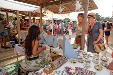 Mercadillo Hippie, Feria Artesal de La Mola, el Pilar de la Mola, Formentera, Balear Adaları, İspanya