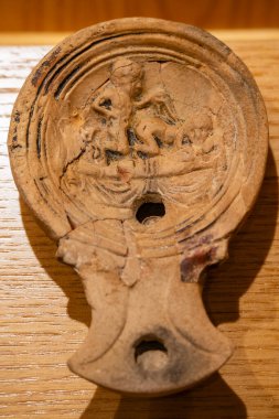 Cinsel motifli seramik lamba, İber dönemi MÖ 350-50 arası, Huesca Müzesi, Aragon Topluluğu, İspanya