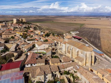 Montealegre de Campos Şatosu, Alburquerque Kalesi, Montealegre de Campos kasabası, Valladolid ili, Kastilya ve Leon, İspanya