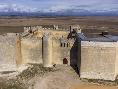 Montealegre de Campos Şatosu, Alburquerque Kalesi, Montealegre de Campos kasabası, Valladolid ili, Kastilya ve Leon, İspanya