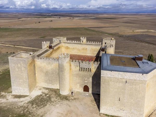 Montealegre de Campos Şatosu, Alburquerque Kalesi, Montealegre de Campos kasabası, Valladolid ili, Kastilya ve Leon, İspanya