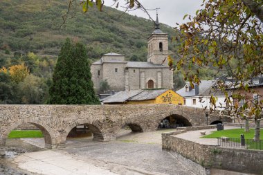 Pilgrims Köprüsü, Molinaseca köyü, El Bierzo bölgesi, Kastilya ve Leon, İspanya
