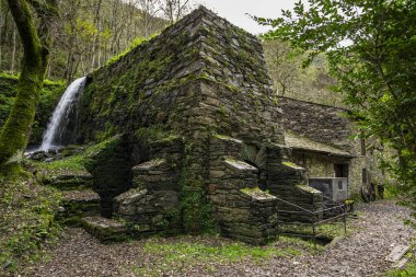 Compludo demir fabrikası, ortaçağ demir ocağı, Compludo vadisi, Ponferrada, Bierzo bölgesi, Kastilya ve Leon, İspanya