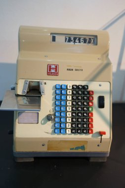 Hugin bilet dağıtım makinesi, Cacabelos Arkeoloji Müzesi, Cacabelos köyü, El Bierzo bölgesi, Kastilya ve Leon, İspanya