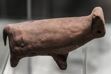 sığır zoomorfik figürü, kil, Chalcolithic, M.Ö. 5. milenyum, Bulgaristan Ulusal Arkeoloji Müzesi, Sofya, Bulgaristan Cumhuriyeti, Avrupa