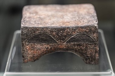 Özetlenmiş gözleri olan kil sunağı, Chalcolithic, M.Ö. 5. bin yıl, Bulgaristan Ulusal Arkeoloji Müzesi, Sofya, Bulgaristan Cumhuriyeti, Avrupa