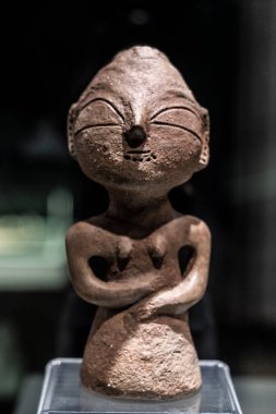 antropomorfik kil figürü, Nova Nadezhda, Haskovo bölgesi, Chalcolithic, M.Ö. 5. milenyum, Bulgaristan Ulusal Arkeoloji Müzesi, Sofya, Bulgaristan Cumhuriyeti, Avrupa