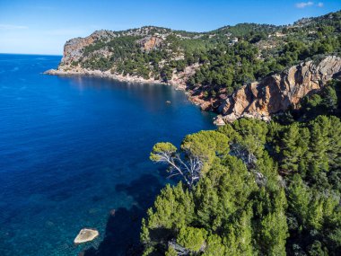Alconasser kıyıları - Bens de Avall -, Muleta dağı ve Punta Rotja pelerini, Deia, Serra de Tramuntana 'nın doğal alanı, Mayorka, Balearic Adaları, İspanya