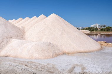 Salinas de Savall, kullanım ve pazarlama için toplanan tuz dağları, M.Ö. 4. yüzyıl tuz madeni, Colonia de Sant Jordi, Ses Salines, Mallorca, Balearic Adaları, İspanya