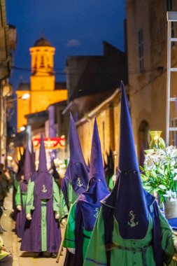 Maske görevi gören başlıklı kardeşler, Kutsal Hafta alayı, Llucmajor, Mallorca, Balearic Adaları, İspanya