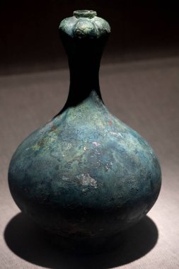 Bronz kap ve sarımsak şekilli ağız, Batı Han Hanedanlığı, Chengdu, Sichuan, Çin Halk Cumhuriyeti, Asya 'nın savaşan devlet dönemi.