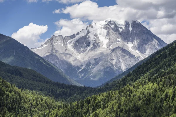 Karlı Yala Dağı, Damba Doğa Koruma Alanı, Tibet Kham, Sichuan, Çin