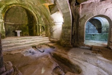 Antropomorfik mezarlar, San Pedro de Rocas manastırı kilisesi, Esgos, Ribeira Sacra, Ourense, Galiçya, İspanya
