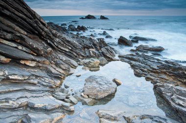 Ets Alocs. Çakıl taşı plajı, Tramuntana. Menorka. Balear Adaları. İspanya.