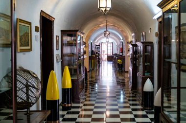 Menorca Askeri Müzesi, Cala Corb 'un eski kışlası, Es Castell' in merkez meydanı, İngilizler tarafından 1771 'de inşa edilmiş, Menorca, balkulak adaları, İspanya