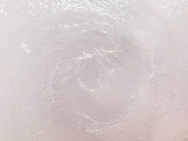 Siero viso o detergente con texture gel. Crema per la cura della pelle alla lavanda. Prodotto cosmetico trasparente in macro. — Foto Stock