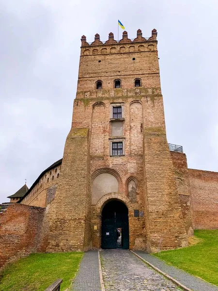 Castelo de Lubart em Lutsk, Ucrânia, Torre de entrada, monumento histórico — Fotografia de Stock
