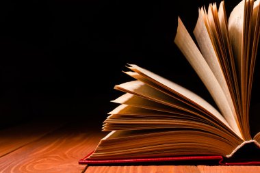 Kitap ahşap raf Kütüphanesi açıldı. Eğitim arka plan kopya alanı için metin ile