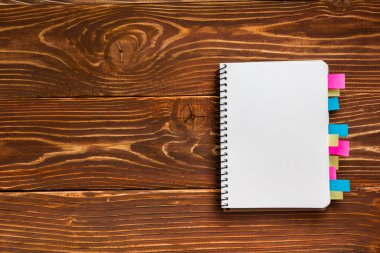 Office worplace beyaz boş kağıt not etmek kitap. Kopya alanı