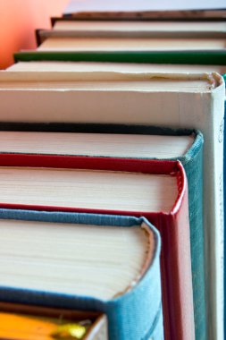 Kaliteli eski ciltli kitaplar, günlük, hayran sayfaları olan kompozisyon