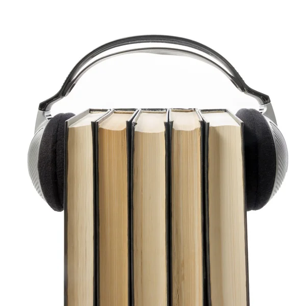 Ljudbok-konceptet. Böcker och hörlurar. — Stockfoto