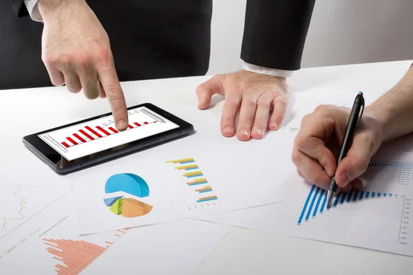 Business people on a meeting analyzing financial reports — Stock fotografie