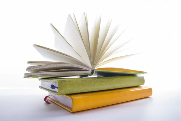 Renkli kitap, açık kitap yığını. Okula dönüş — Stok fotoğraf