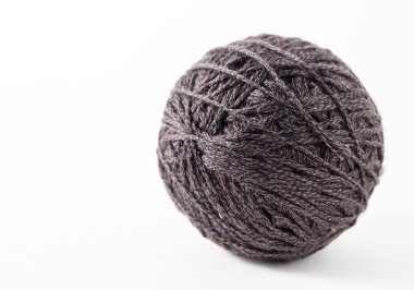 Beyaz arka plan üzerinde izole yün iplik