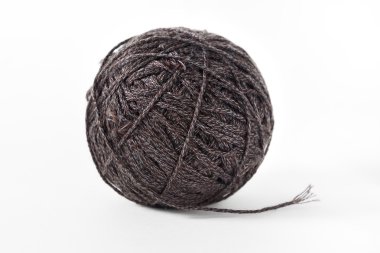 Beyaz arka plan üzerinde izole yün iplik