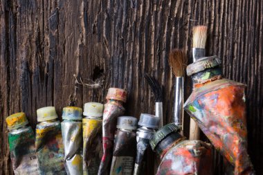 Petrol çok renkli boya tüpleri closeup Vintage stilize fotoğraf