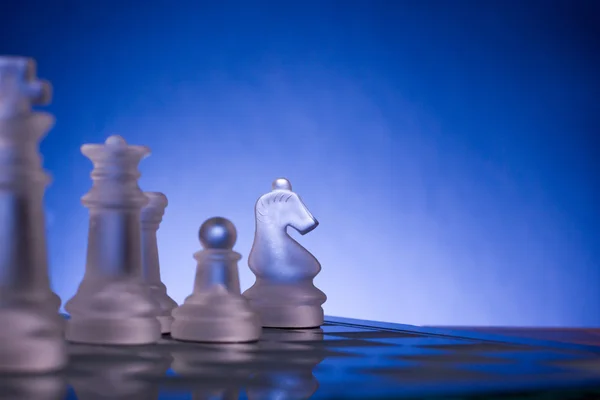 Шахматы лицом к лицу, первый шаг. Копирование текста — стоковое фото