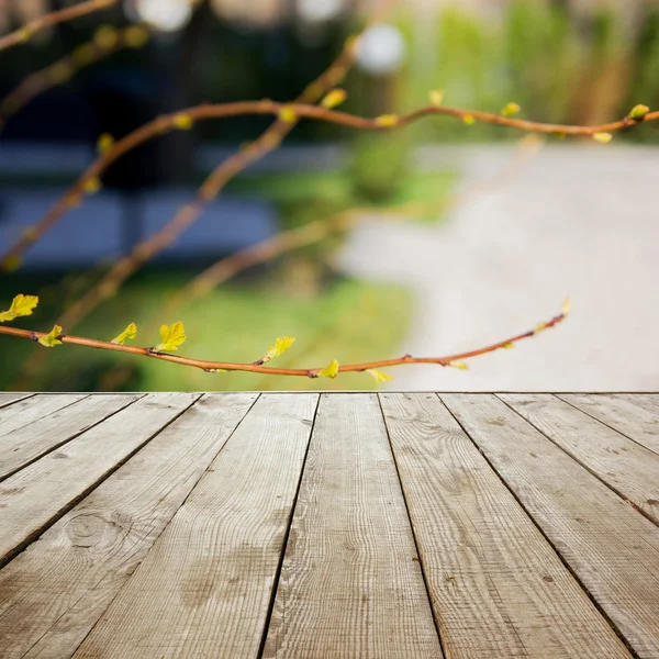 Wooden perspective floor with planks on blurred natural summer b — Stock Photo, Image