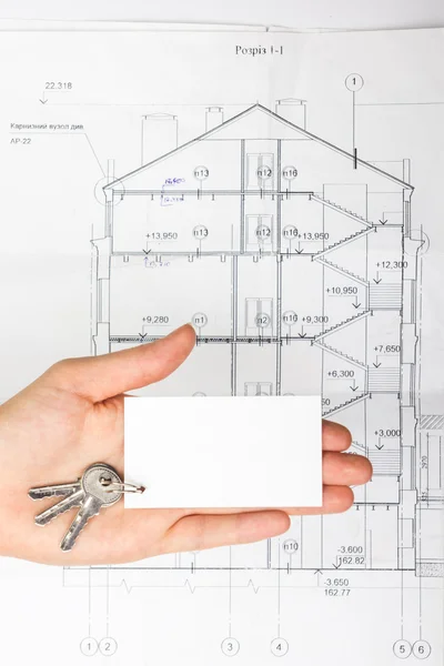 Onroerend goed Concept. Papier huis figuur en lege visitekaartje — Stockfoto