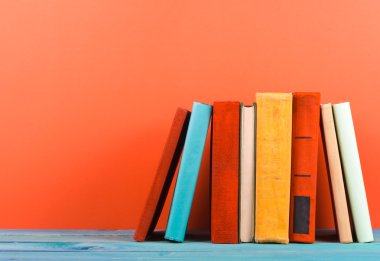 Kaliteli eski ciltli kitaplar, günlük, hayran sayfaları olan kompozisyon