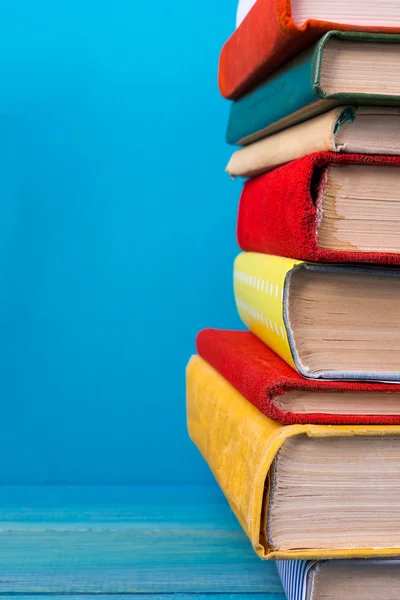 Stack of colorful books, grungy blue background, free copy space — Stock Photo, Image