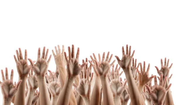 Руки багатьох людей вгору ізольовані на білому тлі. Руки людей ВМані вгору ізольовані на білому тлі. Різні руки підняті в повітря. Відсічний контур. Копіювати простір. різноманітні kh — стокове фото