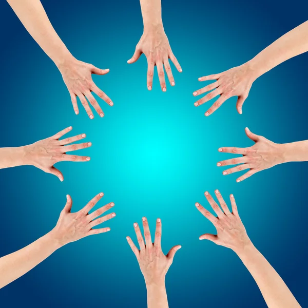 Groep van acht handen op de cirkel samen teamwerk tonen u — Stockfoto