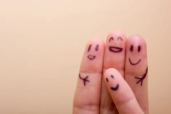 Arkadaş olmak çok mutlu üç gülümseyen parmak — Stok fotoğraf