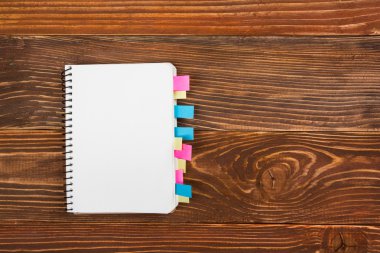 Office worplace beyaz boş kağıt not etmek kitap. Kopya alanı