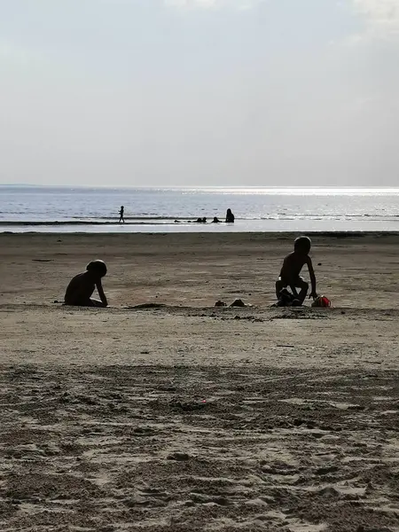 Children Playing Sand Beach — Stock Photo, Image