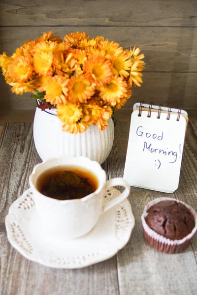 Muffins and tea — Stock Photo, Image