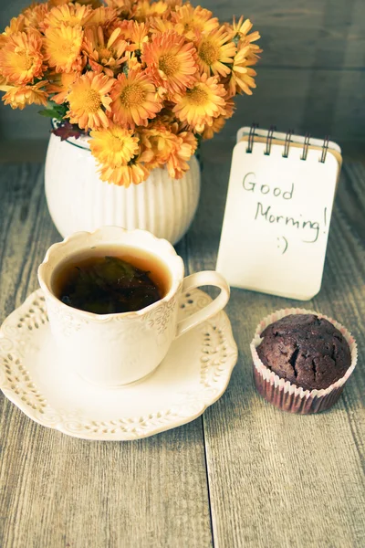Muffins and tea — Stock Photo, Image