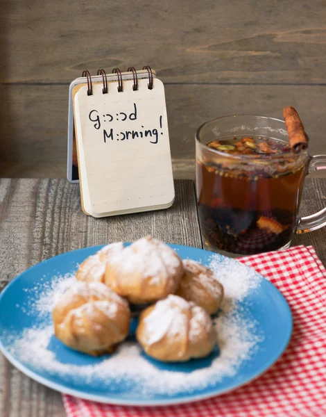 Tea with profiterole — Stock Photo, Image