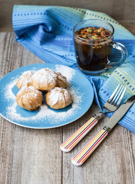 Herbata z profiterole — Zdjęcie stockowe