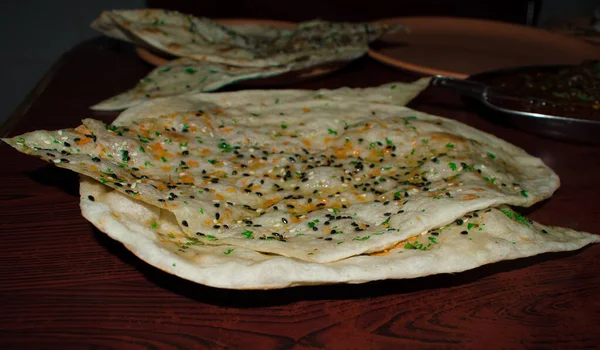 Beurre Naan Ayant Une Faible Profondeur Champ Garni Graines Sésame — Photo