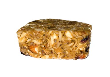 Karadant 'ın yan görünüşü, yenilebilir sakızdan yapılmış, kuru meyvelerle karıştırılmış ve çiğnenebilir bir dokusu olan ünlü bir karnataka.. 