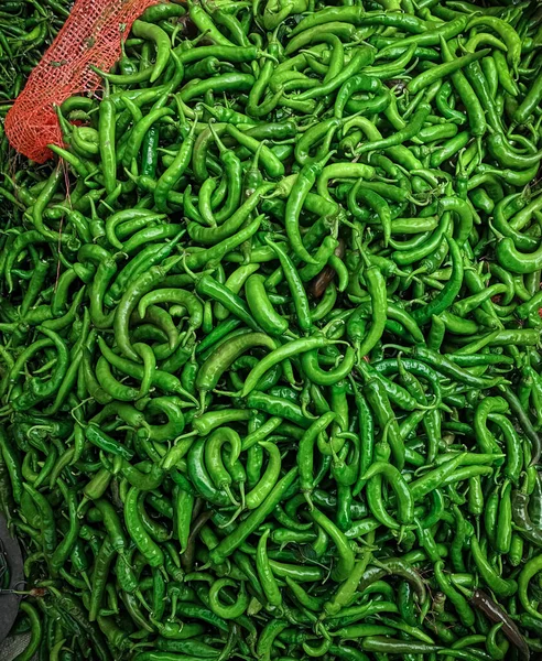 Sammlung Von Indischen Scharfen Grünen Chilischoten Auf Dem Markt Zum — Stockfoto