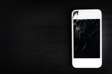 Perde-in hareket eden smartphone kırık