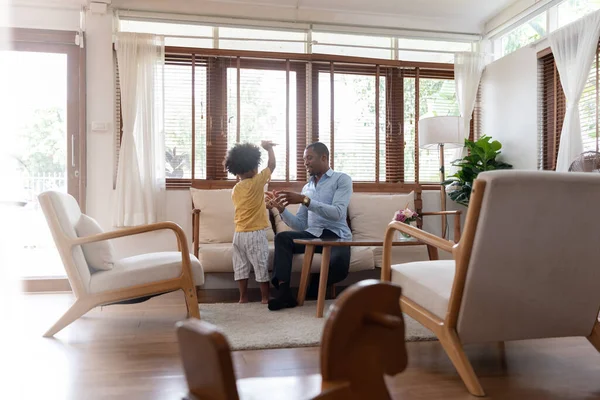 African American Dad Playing Having Fun His Little Son Couch — Stock Photo, Image